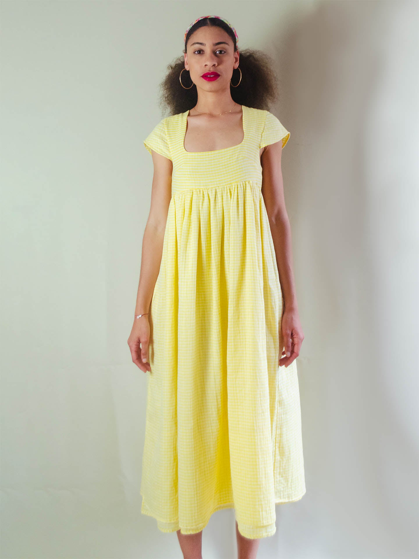 Vêtement prêt à porter mode circulaire upcycling robe babydoll puffy dress jaune citron deadstock fabric sustainable fashion slow brand stock dormants artisanat français